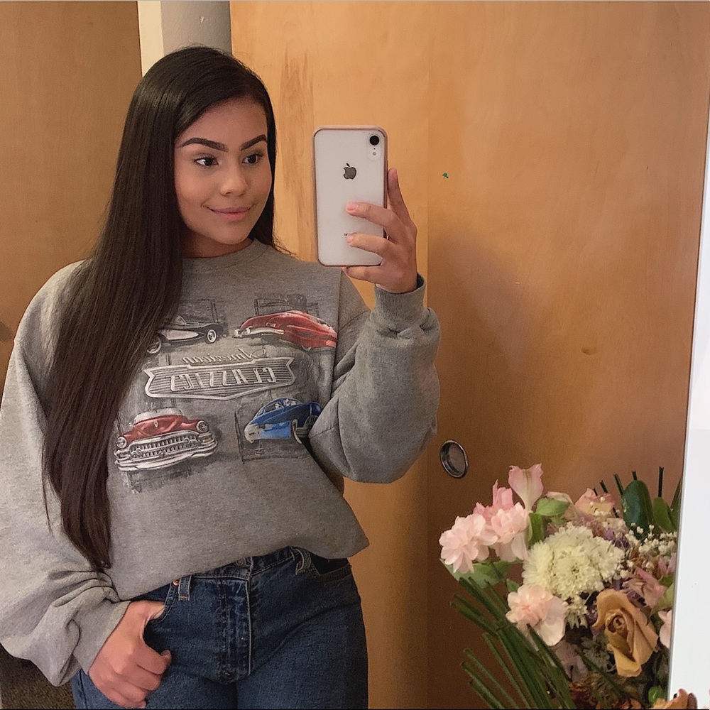 “American Classics” Crewneck 🤍